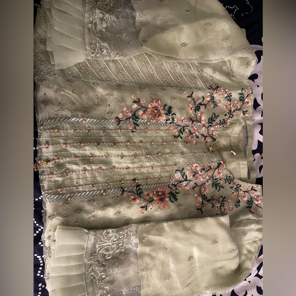 Gorgeous Pakistani dress with kurta and dupatta. So elegant design